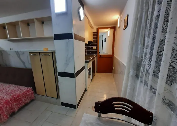 Lovely And Quite Apt. * 地拉那