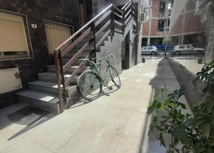 Lovely And Quite Apt. * 地拉那